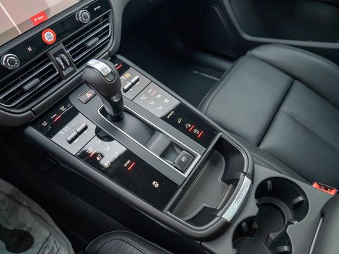 New 2026 Porsche Macan image 21