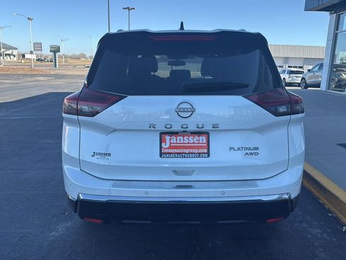 Used 2024 Nissan Rogue Platinum image 3