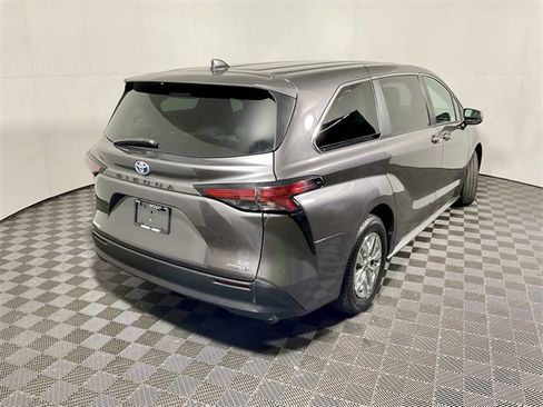 Used 2022 Toyota Sienna LE image 15