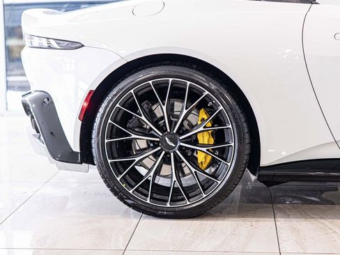 Used 2023 Aston Martin V8 Vantage Roadster image 11