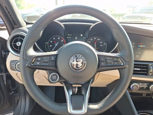 Used 2023 Alfa Romeo Giulia AWD w/ Quick Order Package 22X Lusso image 20