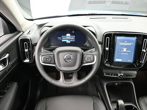 New 2025 Volvo XC40 B5 Core w/ Climate Package image 18