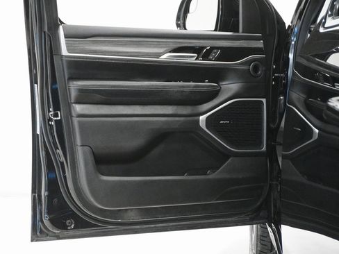 Used 2023 Jeep Wagoneer Series III w/ Preferred Equipment Group image 16