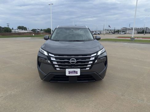 Used 2025 Nissan Rogue SV w/ SV Premium Package FWD image 3