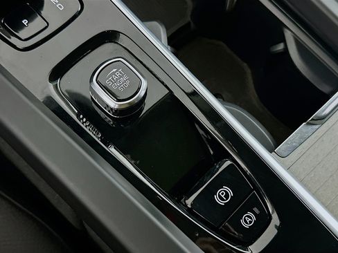 Used 2025 Volvo XC60 B5 Plus image 26