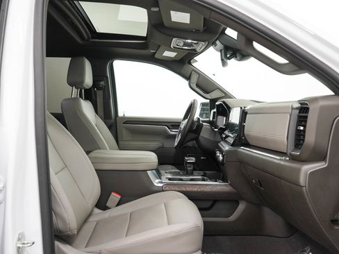 Used 2023 GMC Sierra 1500 SLT AWD/4WD image 13