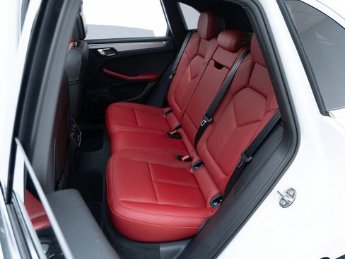 Certified 2025 Porsche Macan image 30