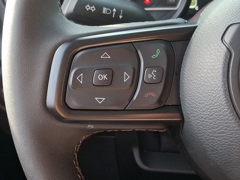 Used 2025 Jeep Gladiator Mojave w/ Safety Group AWD/4WD image 20