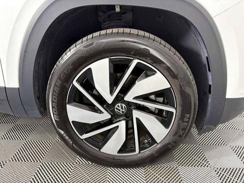 Used 2025 Volkswagen Atlas SE AWD/4WD image 11
