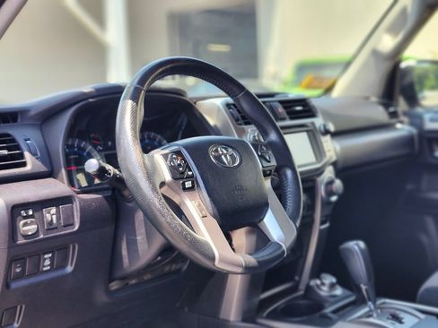 Used 2015 Toyota 4Runner SR5 AWD/4WD image 19