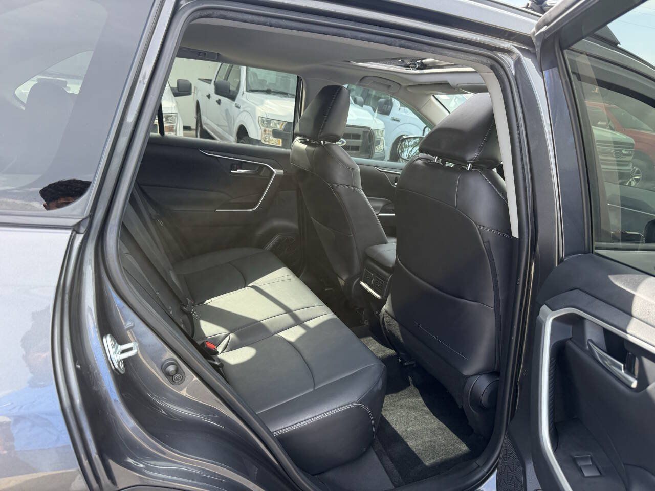 Used 2021 Toyota RAV4 XLE Premium FWD image 15