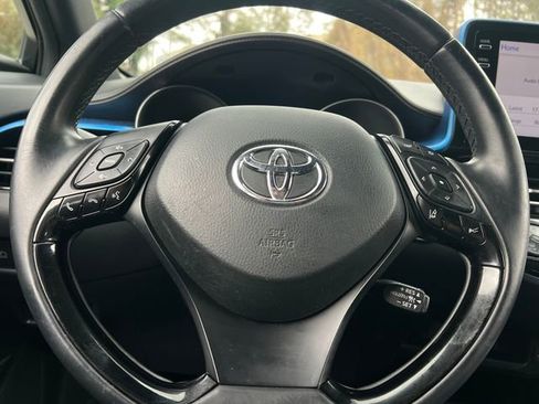Used 2019 Toyota C-HR XLE image 21
