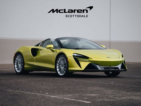 Used 2025 McLaren Artura Spider image 13
