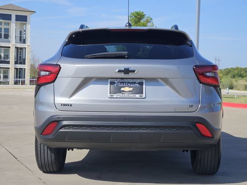New 2026 Chevrolet Trax LT w/ Driver Confidence Package FWD image 8