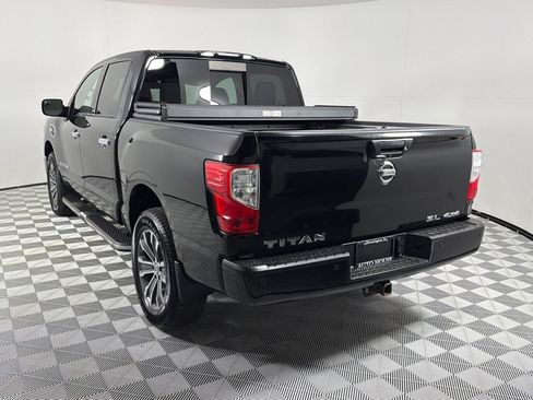Used 2017 Nissan Titan SL AWD/4WD image 6