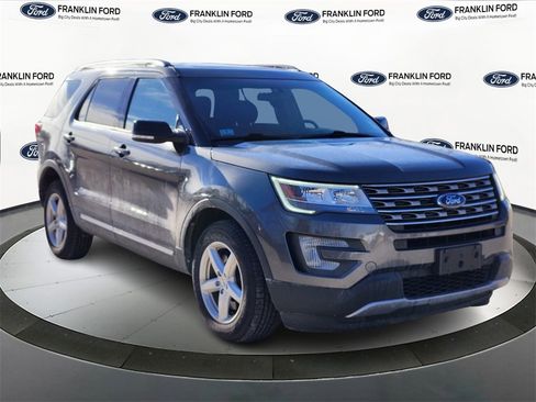 Used 2017 Ford Explorer XLT image 7