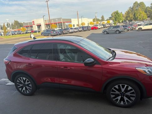 Used 2020 Ford Escape SE Sport AWD/4WD image 2