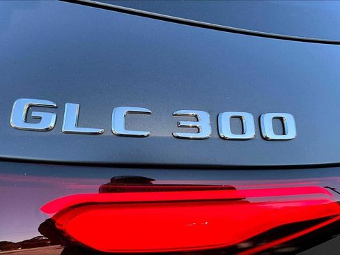 Used 2025 Mercedes-Benz GLC 300 image 21