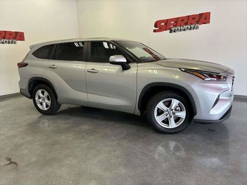 Certified 2024 Toyota Highlander LE FWD image 2