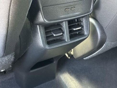 Used 2025 Chevrolet Equinox LT FWD image 19