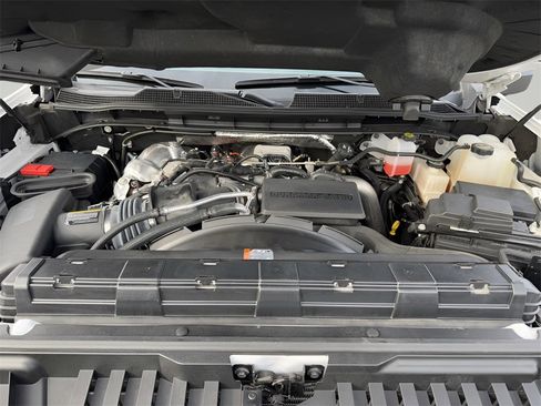 Used 2024 Chevrolet Silverado 2500 LT image 9