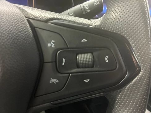 Used 2025 Chevrolet Trax LT FWD image 21