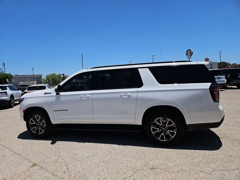 Used 2023 Chevrolet Suburban Z71 w/ Luxury Package AWD/4WD image 5