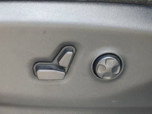 Used 2023 Chrysler Pacifica Touring-L FWD image 24