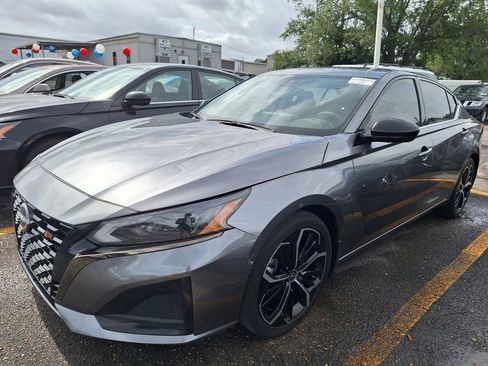 Used 2023 Nissan Altima 2.5 SR w/ SR Premium Package FWD image 1