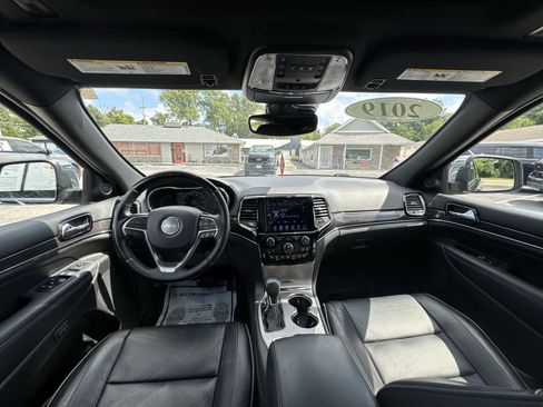 Used 2019 Jeep Grand Cherokee Overland AWD/4WD image 13