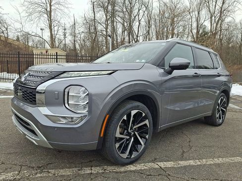 Used 2022 Mitsubishi Outlander SEL image 3