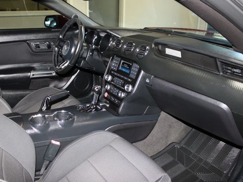 Used 2016 Ford Mustang Coupe RWD image 12