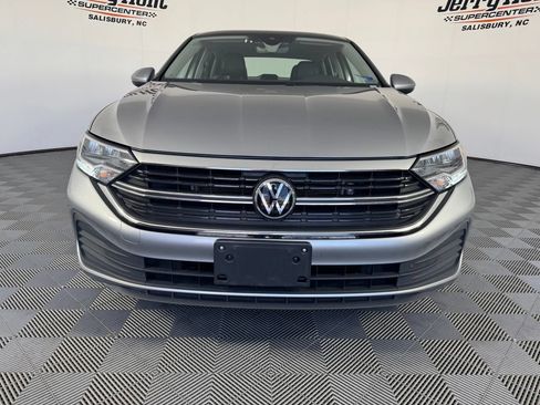Used 2024 Volkswagen Jetta SE FWD image 5