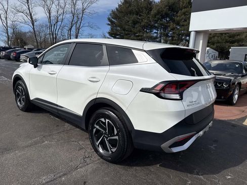 Used 2023 Kia Sportage LX image 3