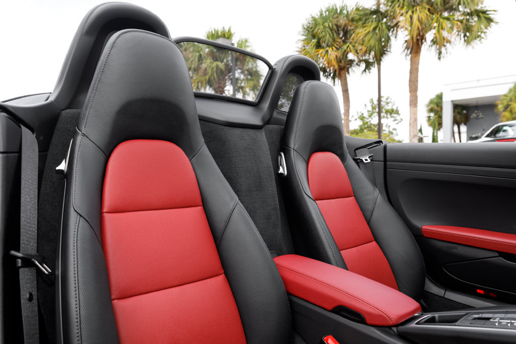 Used 2025 Porsche 718 Boxster RWD image 32