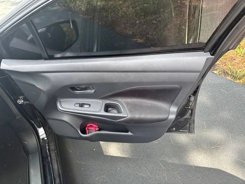 Used 2022 Nissan Versa SV FWD image 39