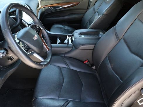 Used 2020 Cadillac Escalade Luxury image 11