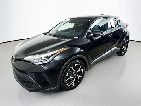 Used 2021 Toyota C-HR XLE FWD image 3