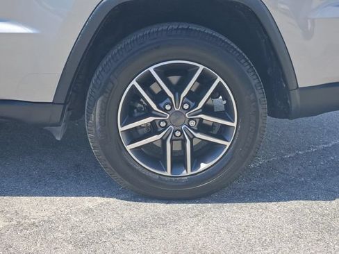 Used 2020 Jeep Grand Cherokee Laredo w/ Laredo X Package RWD image 31