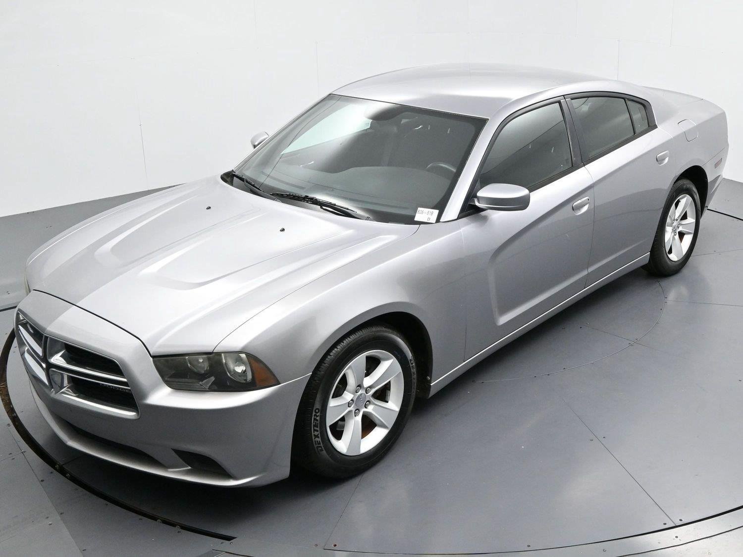 Used 2013 Dodge Charger SE RWD image 32