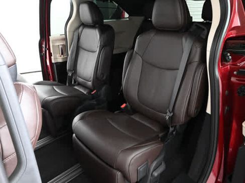 Used 2022 Toyota Sienna Platinum AWD/4WD image 15