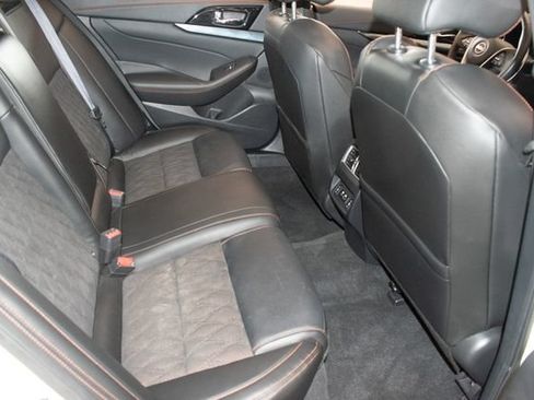 Used 2023 Nissan Maxima SR FWD image 12