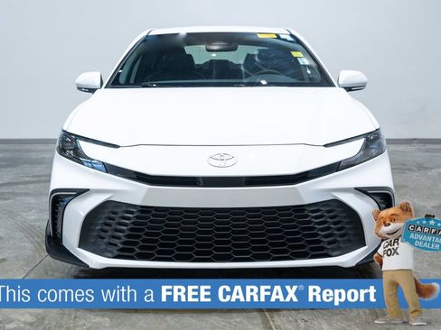 Used 2025 Toyota Camry SE w/ Convenience Package image 2