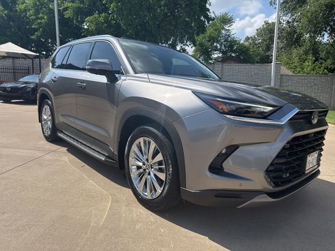 Used 2025 Toyota Grand Highlander AWD image 13