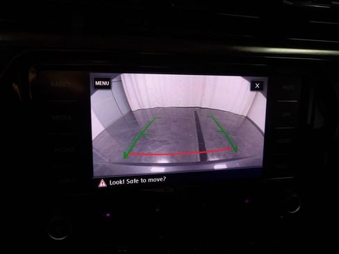 Used 2022 Volkswagen Passat 2.0T FWD image 16