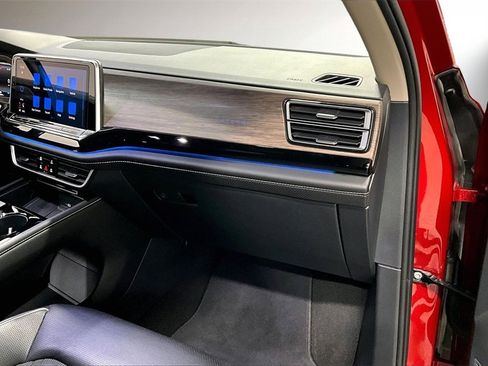 Used 2024 Volkswagen Atlas SEL Premium R-Line image 27