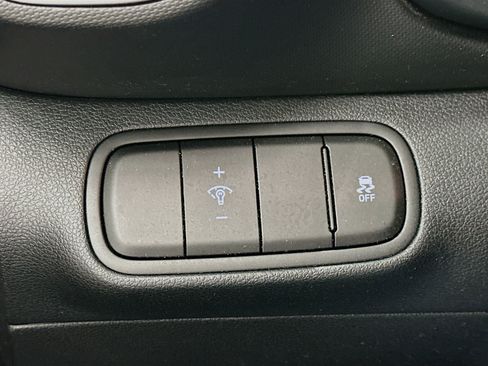 Used 2025 Hyundai Venue SEL image 17