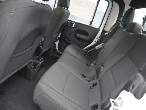 Used 2023 Jeep Gladiator Sport AWD/4WD image 18