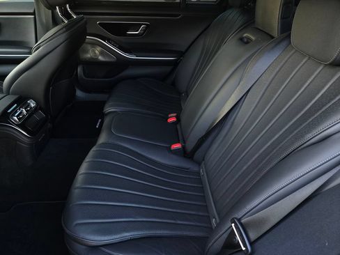 Used 2022 Mercedes-Benz S 580 4MATIC Sedan w/ AMG Line Package image 14