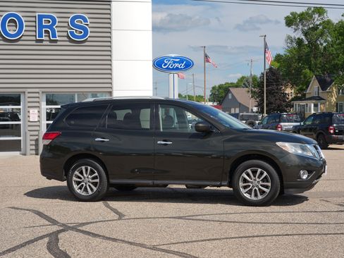 Used 2016 Nissan Pathfinder SV AWD/4WD image 2